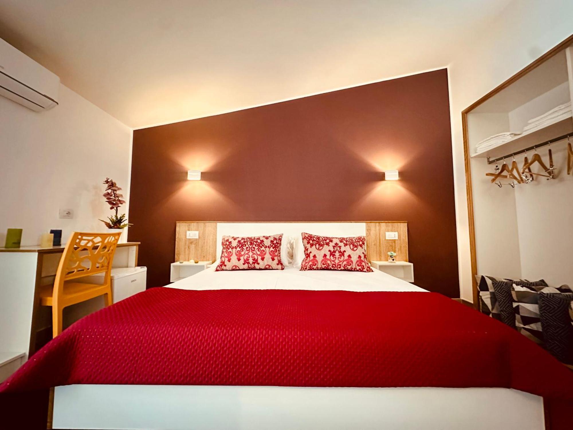 B&B The Sun - Family Rooms โตรเปอา ภายนอก รูปภาพ
