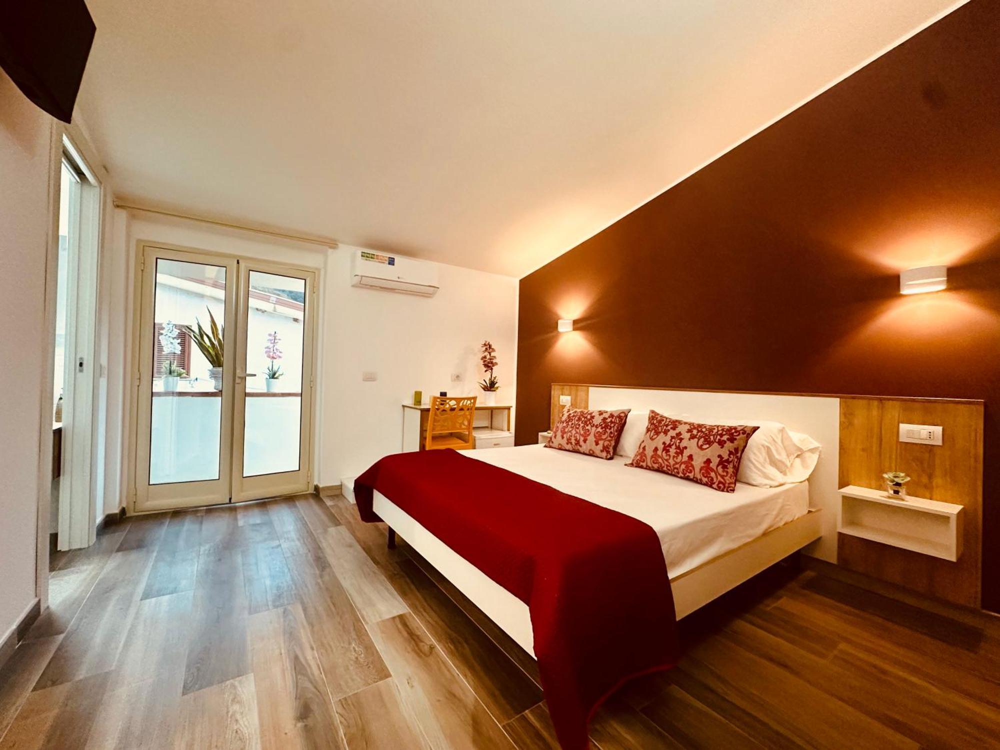 B&B The Sun - Family Rooms โตรเปอา ภายนอก รูปภาพ