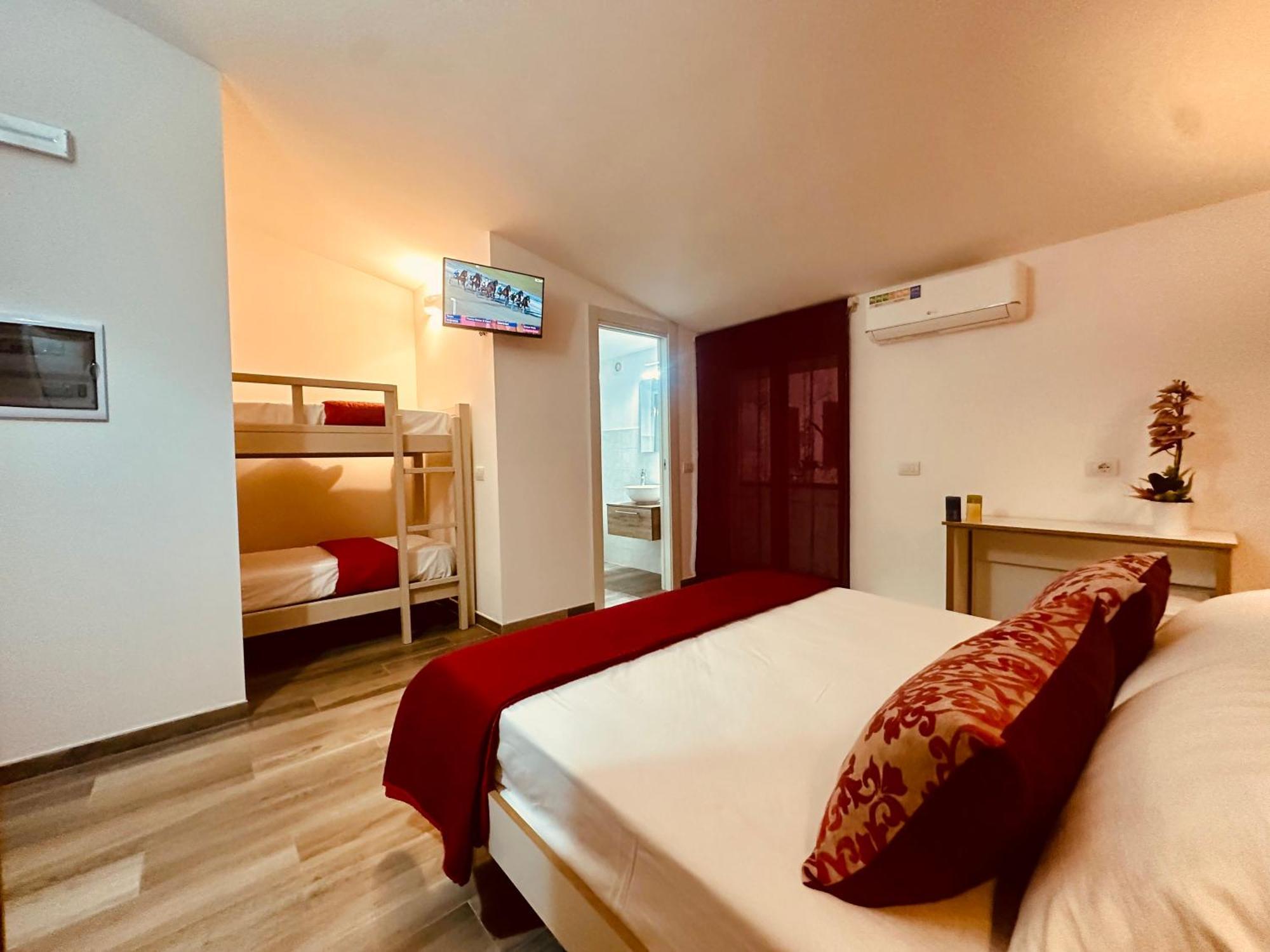 B&B The Sun - Family Rooms โตรเปอา ภายนอก รูปภาพ